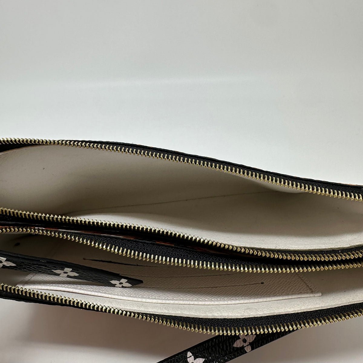 Louis Vuitton Monogram Giant Double Zip Crossbody - Image 10