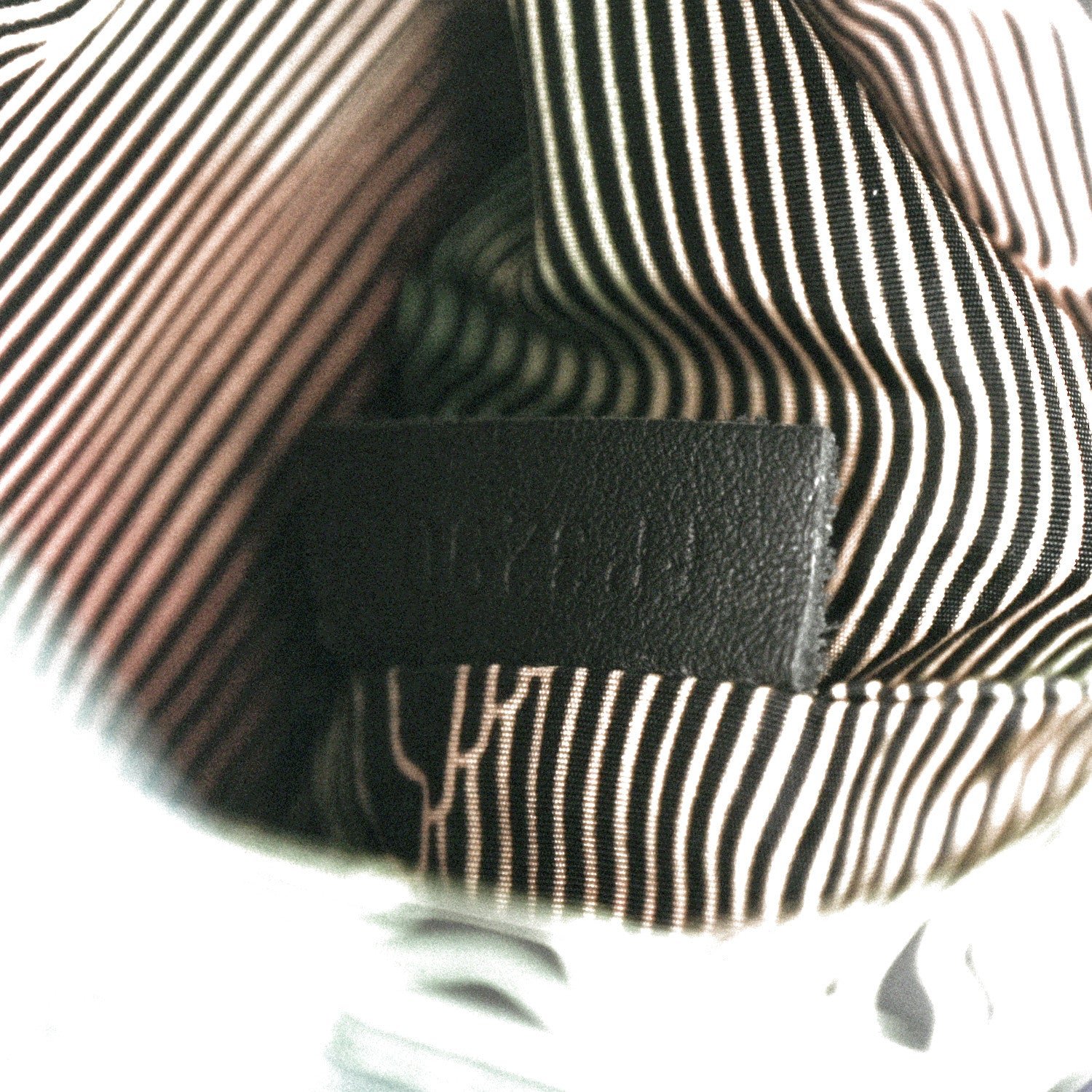 Monogram 2054 Capsule Expandable Polochon Black - Image 7